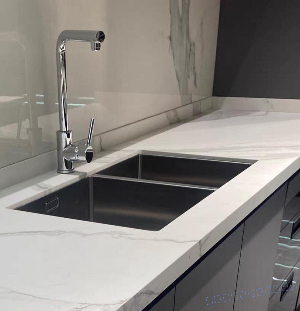 巖板——廚房臺(tái)面 、衛(wèi)浴行業(yè)